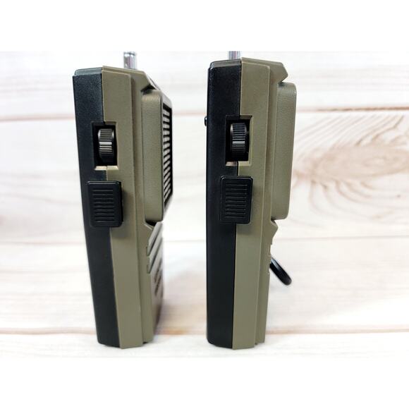 2 - Vintage Realistic TRC-84 Citizen Band Trransciever Walkie Talkie Radios - Picture 6 of 9
